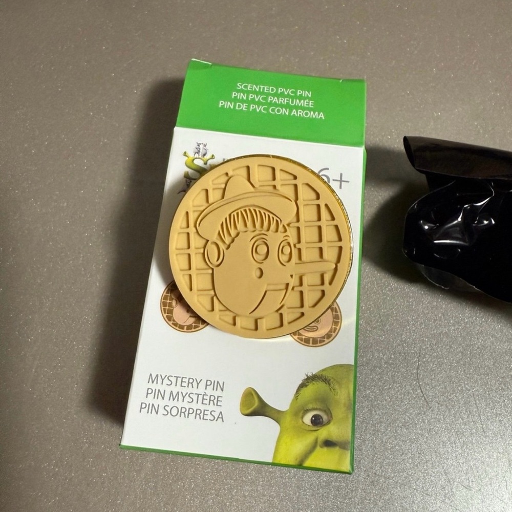 Shrek Mystery Scented PVC Pin - Tan